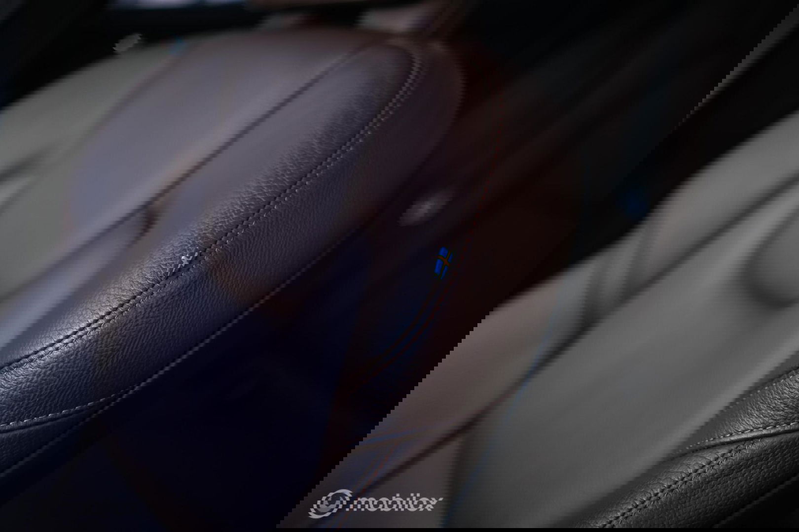 Volvo V90 2.0 T6 AWD Inscription 340 pk | Trekhaak | Panoramadak | Pine Grey | NL auto NAP | Camera | Dealer OH | 1e eigenaar | Zonnescher