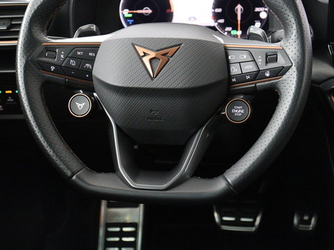 CUPRA Formentor 1.4 eHybrid VZ | SOH 90% | 245pk | Adaptive cruise | Stuurverwarming | Carplay | Sfeerverlichting | Camera | Sportstoelen | Full LED | Half leder | Navigatie | Keyless | PHEV | Plug In