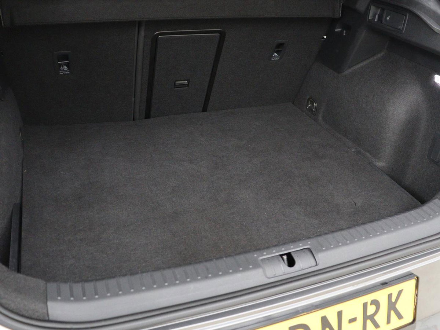 CUPRA Formentor 1.4 eHybrid VZ | SOH 90% | 245pk | Adaptive cruise | Stuurverwarming | Carplay | Sfeerverlichting | Camera | Sportstoelen | Full LED | Half leder | Navigatie | Keyless | PHEV | Plug In