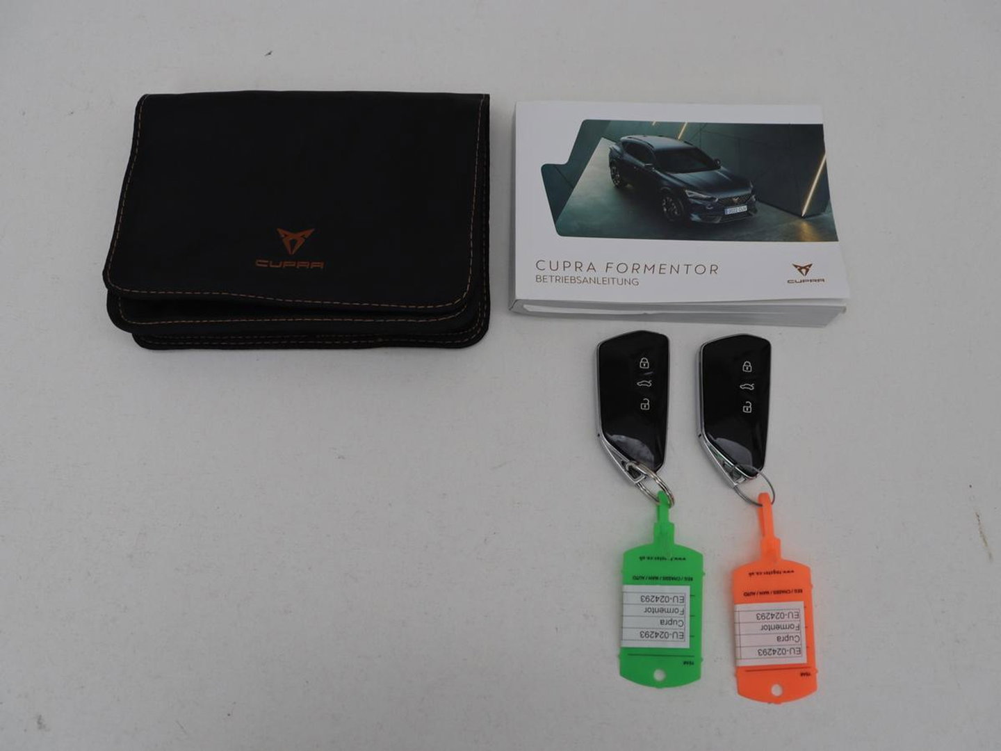 CUPRA Formentor 1.4 eHybrid VZ | SOH 90% | 245pk | Adaptive cruise | Stuurverwarming | Carplay | Sfeerverlichting | Camera | Sportstoelen | Full LED | Half leder | Navigatie | Keyless | PHEV | Plug In