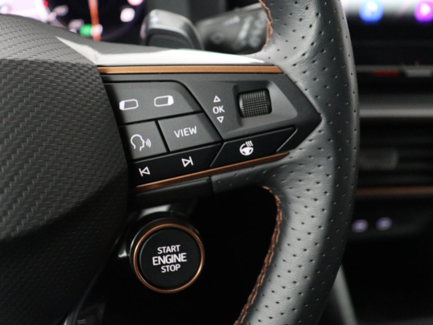 CUPRA Formentor 1.4 eHybrid VZ | SOH 90% | 245pk | Adaptive cruise | Stuurverwarming | Carplay | Sfeerverlichting | Camera | Sportstoelen | Full LED | Half leder | Navigatie | Keyless | PHEV | Plug In