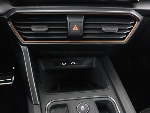 CUPRA Formentor 1.4 eHybrid VZ | SOH 90% | 245pk | Adaptive cruise | Stuurverwarming | Carplay | Sfeerverlichting | Camera | Sportstoelen | Full LED | Half leder | Navigatie | Keyless | PHEV | Plug In