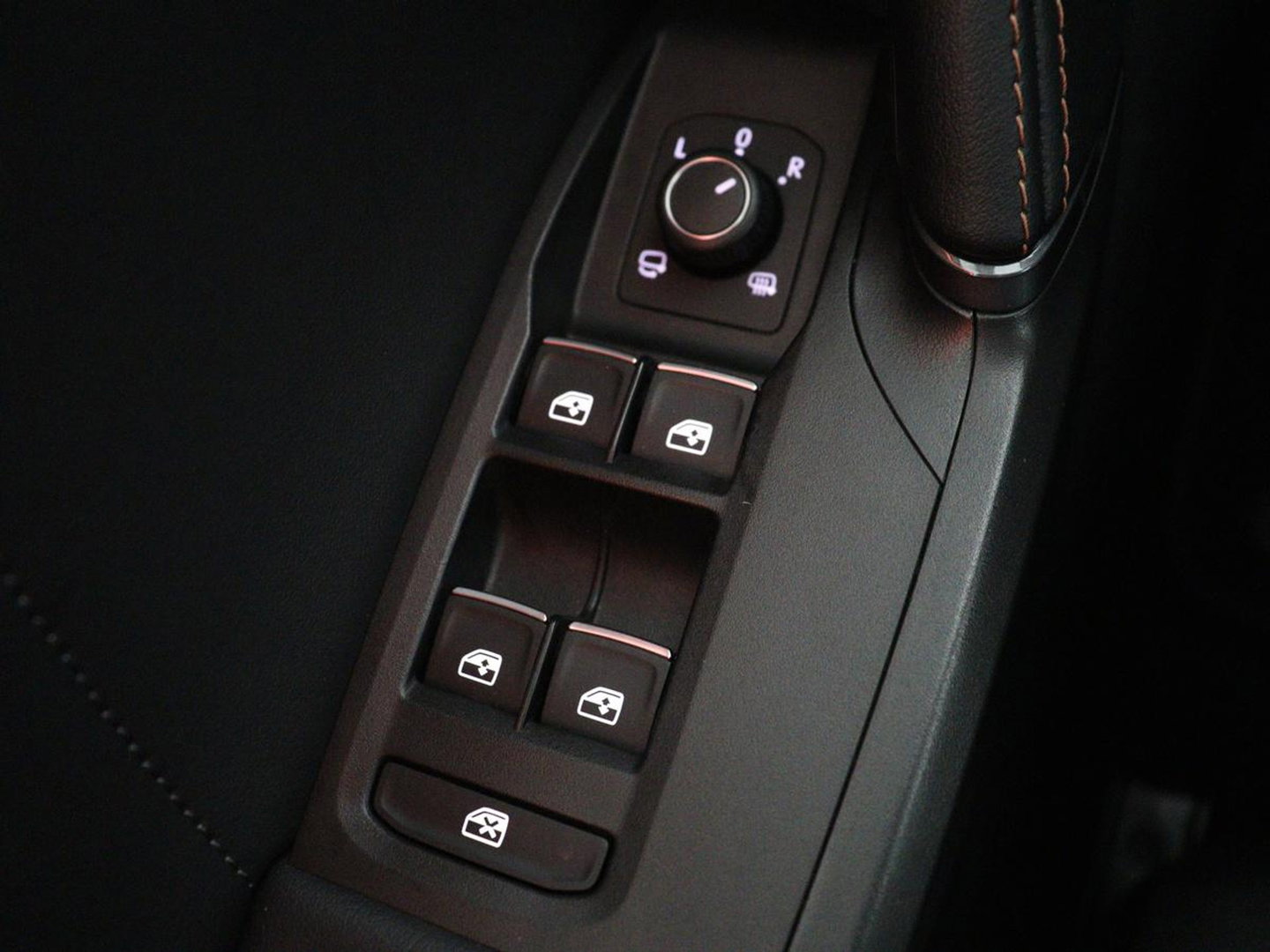 CUPRA Formentor 1.4 eHybrid VZ | SOH 90% | 245pk | Adaptive cruise | Stuurverwarming | Carplay | Sfeerverlichting | Camera | Sportstoelen | Full LED | Half leder | Navigatie | Keyless | PHEV | Plug In