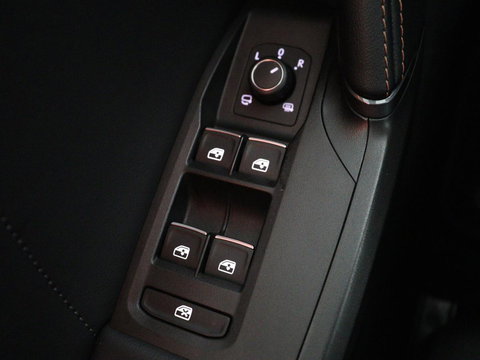 CUPRA Formentor 1.4 eHybrid VZ | SOH 90% | 245pk | Adaptive cruise | Stuurverwarming | Carplay | Sfeerverlichting | Camera | Sportstoelen | Full LED | Half leder | Navigatie | Keyless | PHEV | Plug In