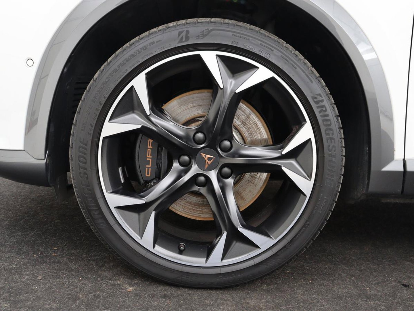 CUPRA Formentor 1.4 eHybrid VZ | SOH 90% | 245pk | Adaptive cruise | Stuurverwarming | Carplay | Sfeerverlichting | Camera | Sportstoelen | Full LED | Half leder | Navigatie | Keyless | PHEV | Plug In