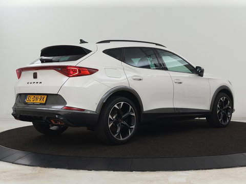 CUPRA Formentor 1.4 eHybrid VZ | SOH 90% | 245pk | Adaptive cruise | Stuurverwarming | Carplay | Sfeerverlichting | Camera | Sportstoelen | Full LED | Half leder | Navigatie | Keyless | PHEV | Plug In