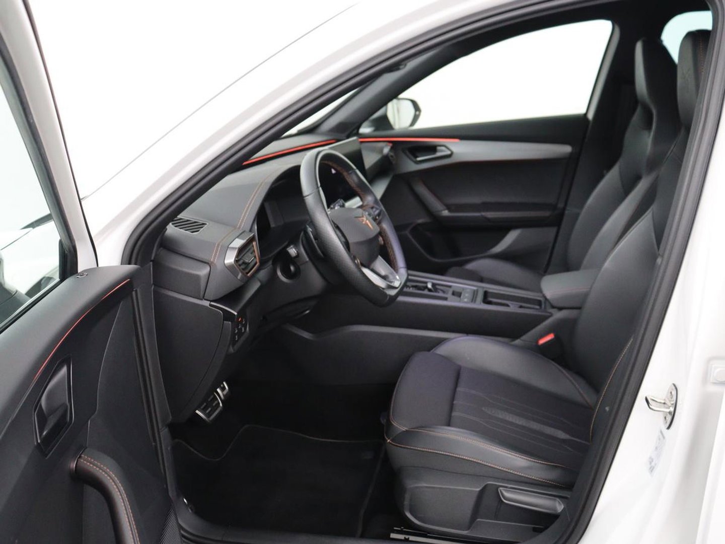 CUPRA Formentor 1.4 eHybrid VZ | SOH 90% | 245pk | Adaptive cruise | Stuurverwarming | Carplay | Sfeerverlichting | Camera | Sportstoelen | Full LED | Half leder | Navigatie | Keyless | PHEV | Plug In