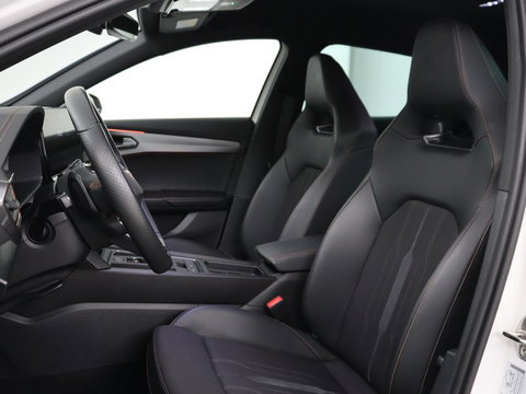 CUPRA Formentor 1.4 eHybrid VZ | SOH 90% | 245pk | Adaptive cruise | Stuurverwarming | Carplay | Sfeerverlichting | Camera | Sportstoelen | Full LED | Half leder | Navigatie | Keyless | PHEV | Plug In