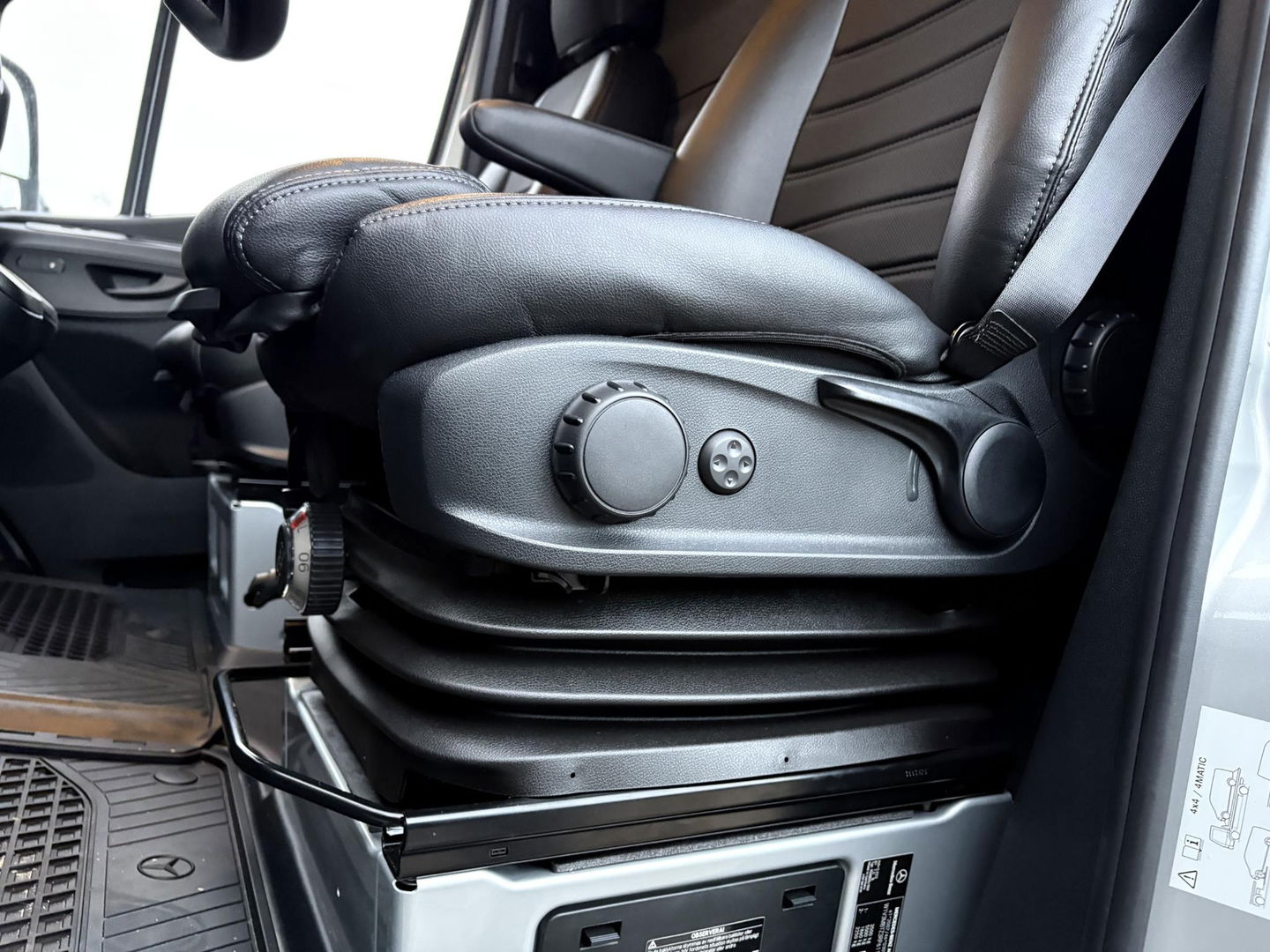 Mercedes-Benz Sprinter 319 CDI L2H2 BPM VRIJ | 4x4 | Chauffeursstoel | CAMERA |