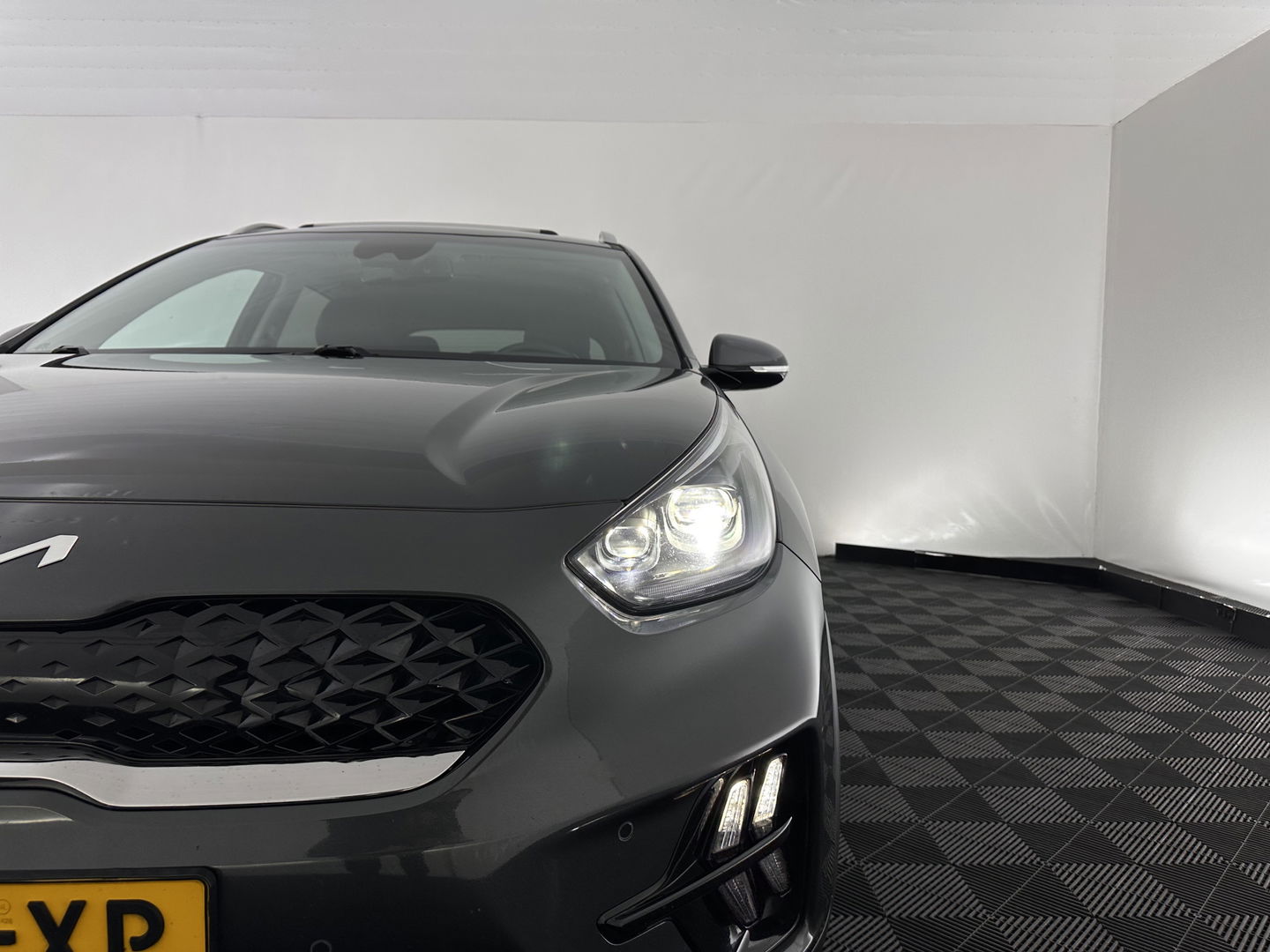 Kia Niro 1.6 GDi Hybrid ExecutiveLine (INCL-BTW) Aut. *PANO |  LEATHER | FULL-LED | NAVI-FULLMAP | DIGI-COCKPIT | HEATED-COMFORTSEATS | CAMERA | DAB+ | KEYLESS | ECC | SHIFTPADDLES | ADAPTIVE-CRUISE | LANE-ASSIST | 16"ALU*