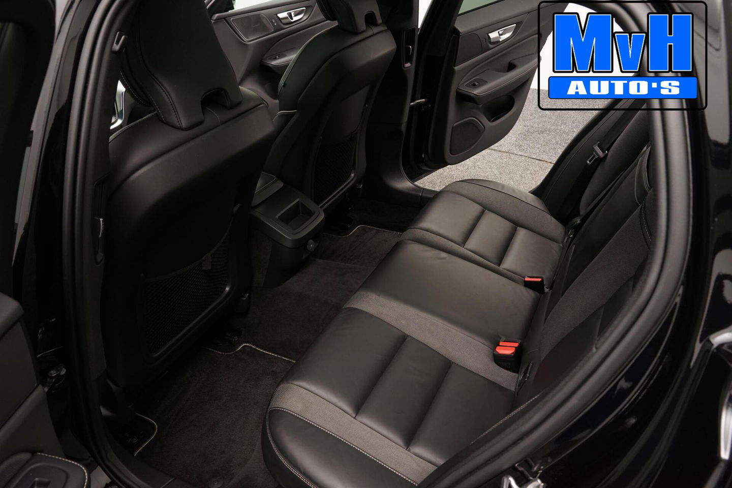 Volvo V60 2.0 B4 R-Design|PANO|H/K AUDIO|STOEL/STUUR.VERW|NAP