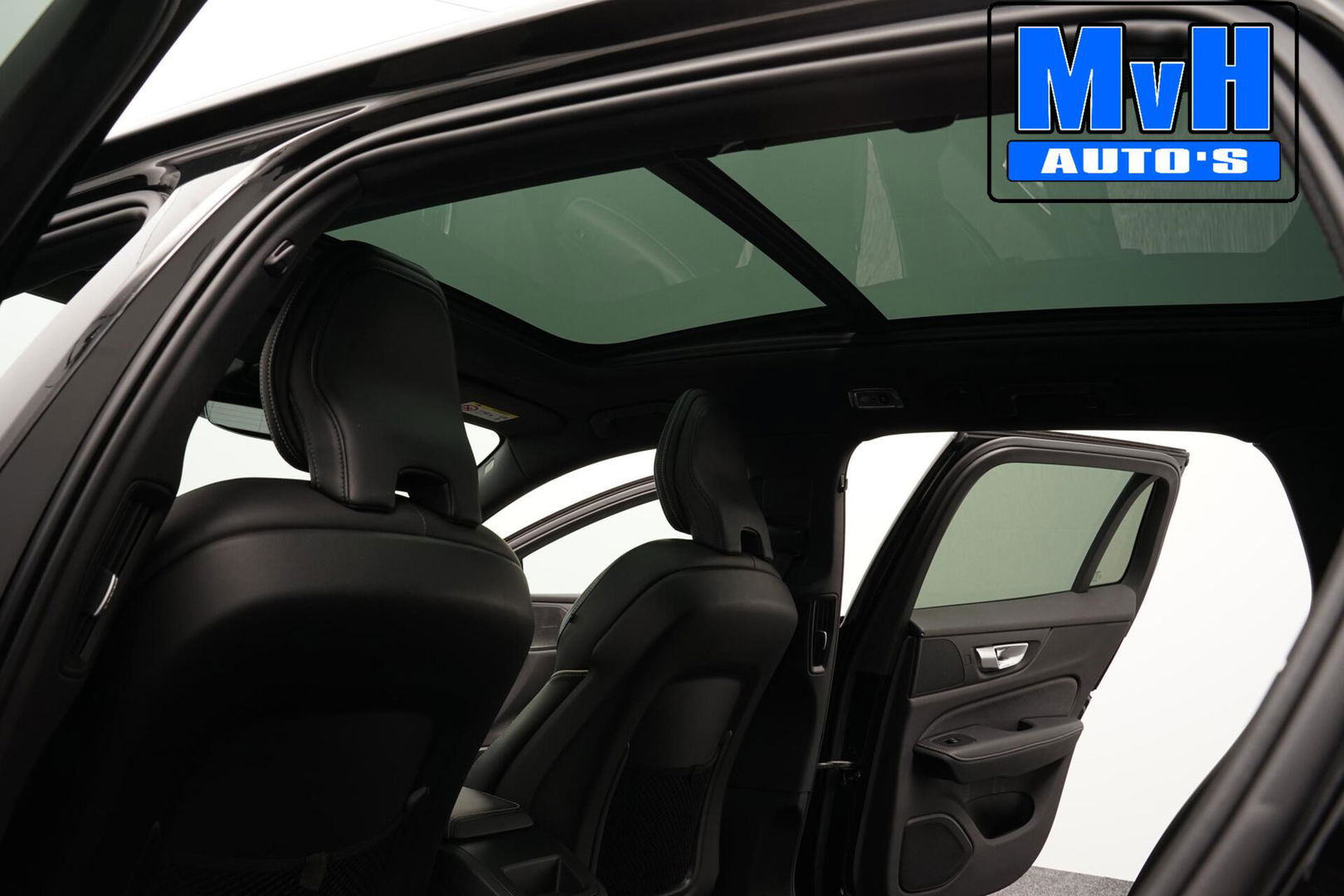 Volvo V60 2.0 B4 R-Design|PANO|H/K AUDIO|STOEL/STUUR.VERW|NAP