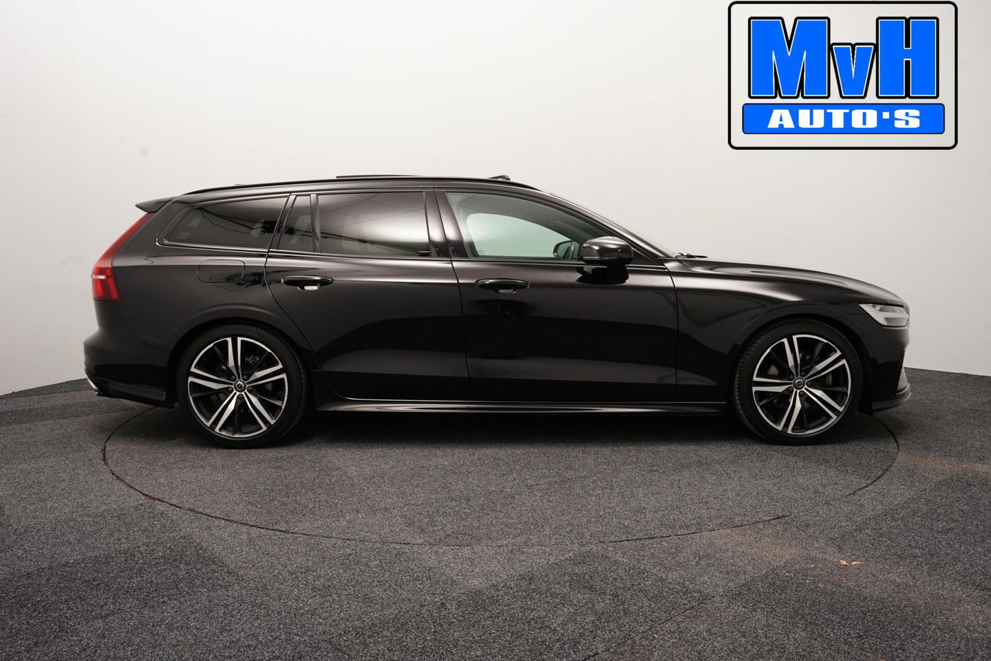 Volvo V60 2.0 B4 R-Design|PANO|H/K AUDIO|STOEL/STUUR.VERW|NAP