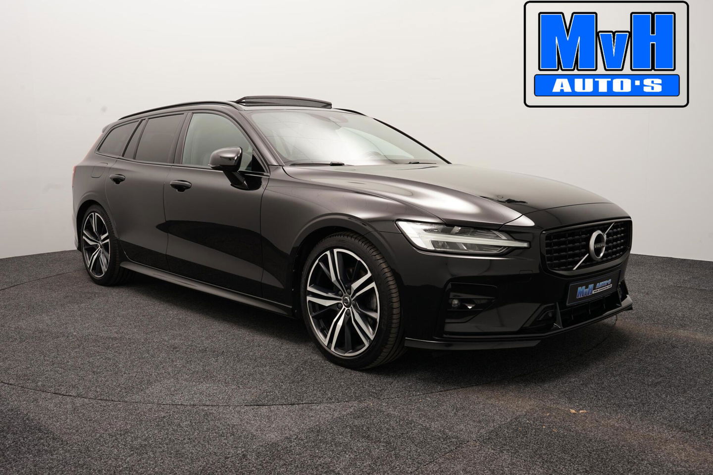 Volvo V60 2.0 B4 R-Design|PANO|H/K AUDIO|STOEL/STUUR.VERW|NAP