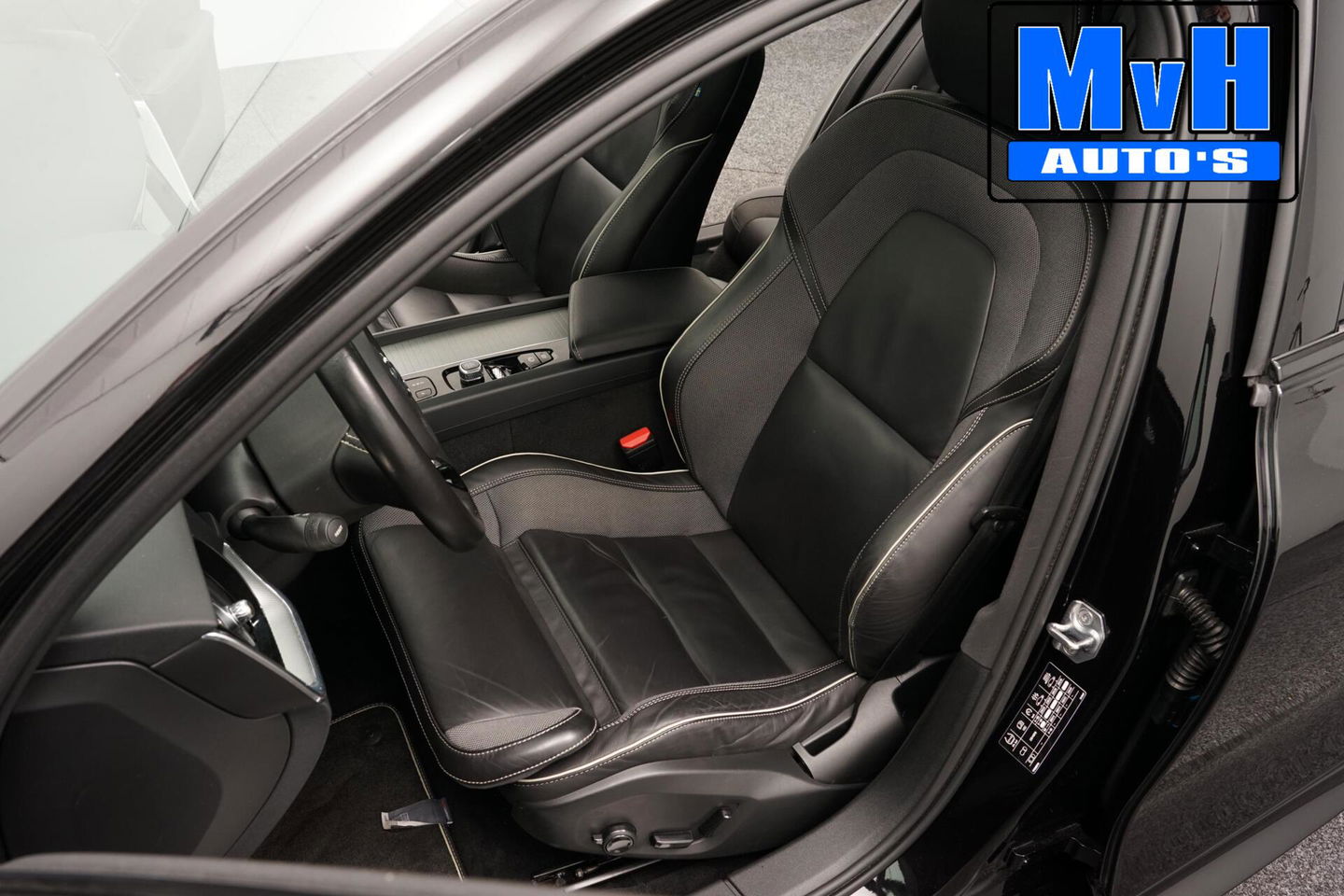 Volvo V60 2.0 B4 R-Design|PANO|H/K AUDIO|STOEL/STUUR.VERW|NAP