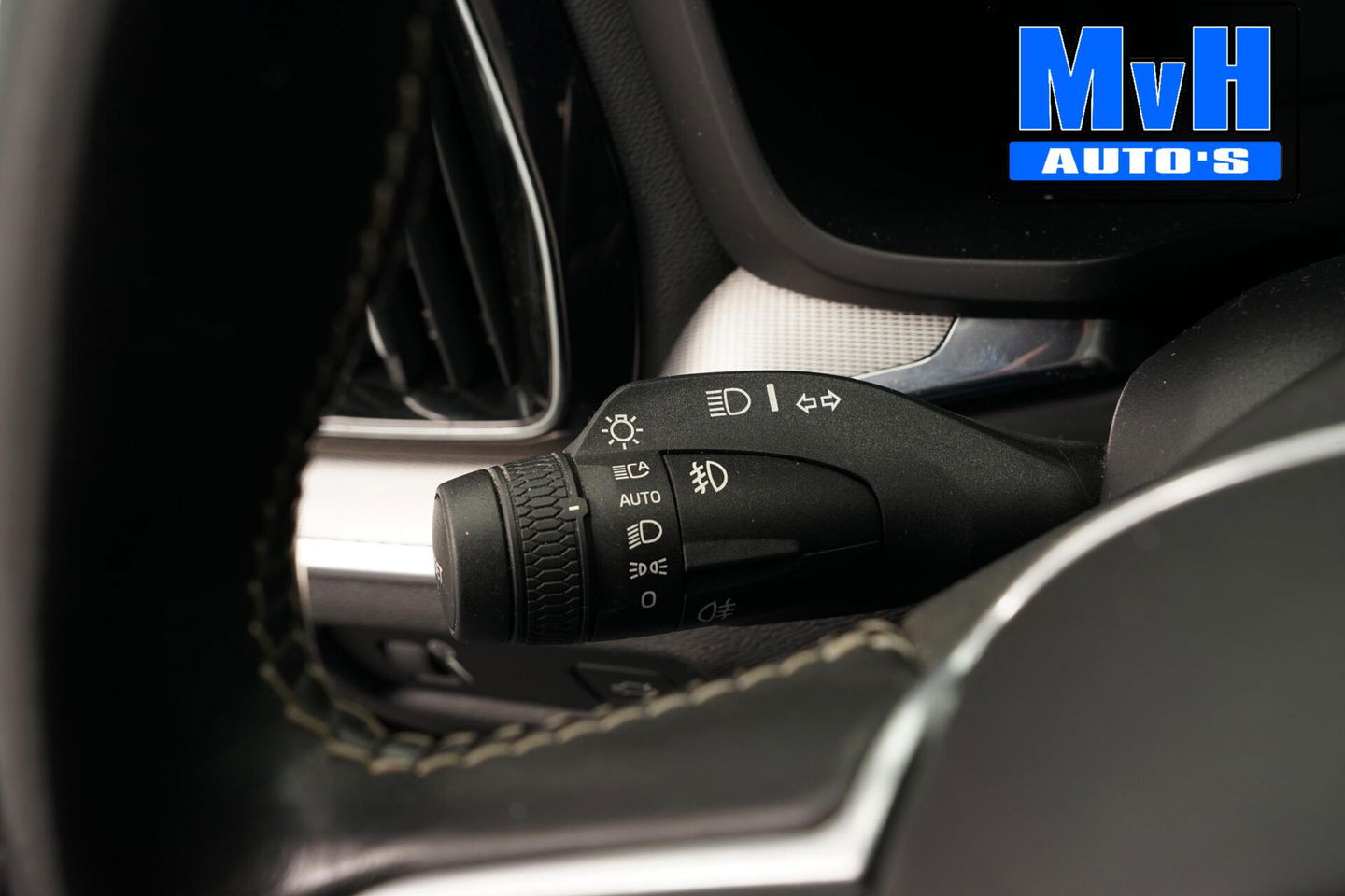 Volvo V60 2.0 B4 R-Design|PANO|H/K AUDIO|STOEL/STUUR.VERW|NAP