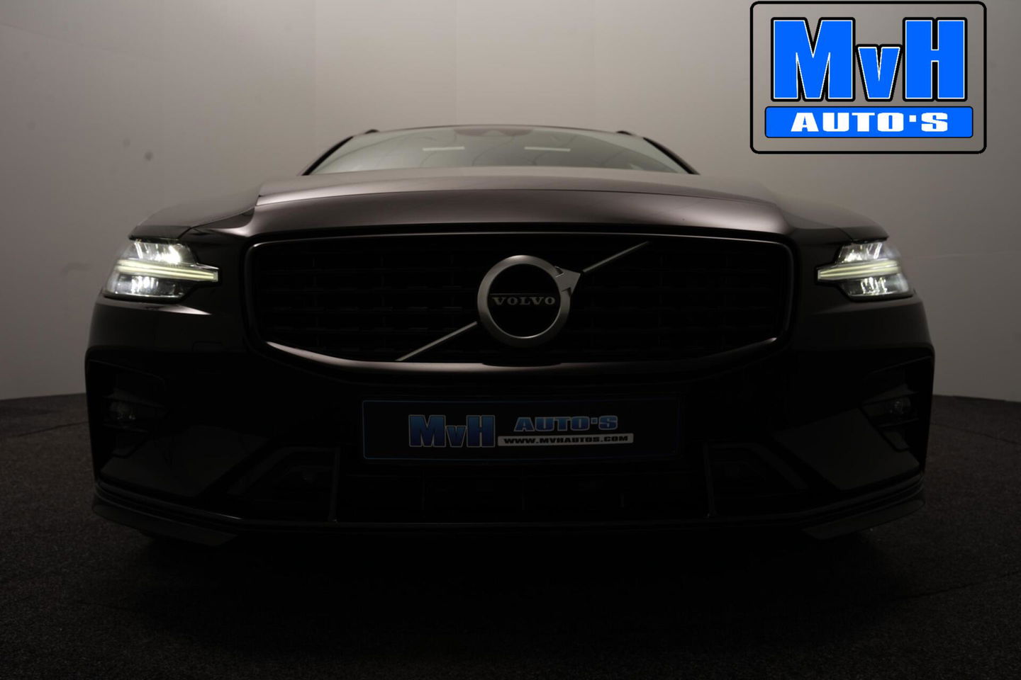 Volvo V60 2.0 B4 R-Design|PANO|H/K AUDIO|STOEL/STUUR.VERW|NAP