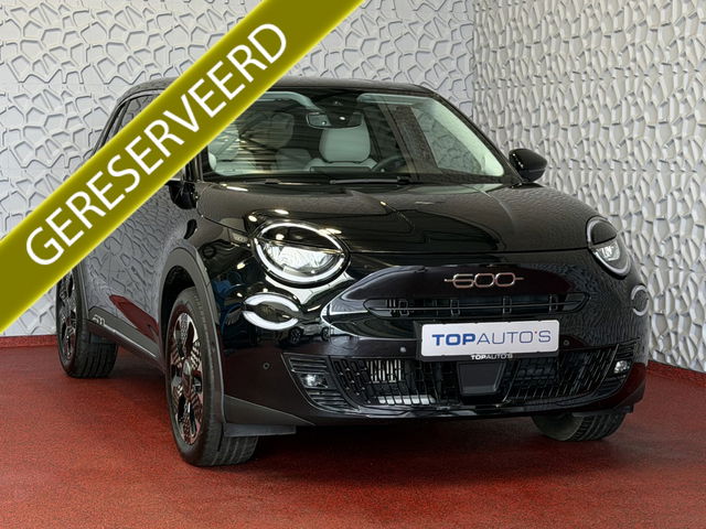 Fiat 600 - 1.2 HYBRID LA PRIMA LEER MASSAGE ELEK.STOEL CAMERA CARPLAY ADAP.CRUISE STOELVERW. ELEK.KLEP 18''LMV ✅ Top Auto Fiat Wijchen , 30 Jaar ervaring in Fiat , Wij leveren de : Icon / La Prima / Pop / Sport . Urban / Benzine / Hybrid . Met Fabrieksgarantie ✅