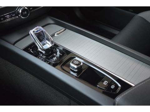 Volvo XC60 T6 Hybride AWD Black Edition | Luchtvering | Bowers & Wilkins | 360° Camera | Head-Up Display | Panoramadak |