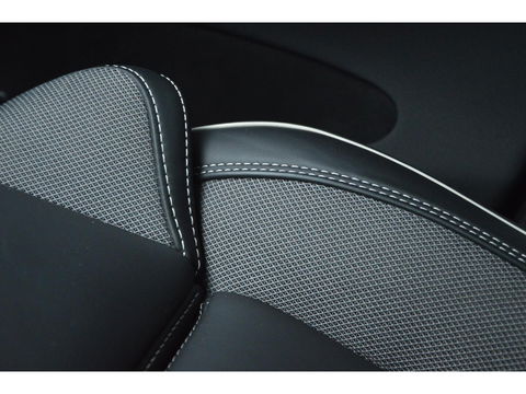 Volvo XC60 T6 Hybride AWD Black Edition | Luchtvering | Bowers & Wilkins | 360° Camera | Head-Up Display | Panoramadak |