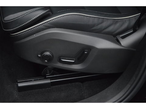 Volvo XC60 T6 Hybride AWD Black Edition | Luchtvering | Bowers & Wilkins | 360° Camera | Head-Up Display | Panoramadak |