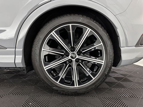 Audi Q4 e-tron 40 S-edition 77 kWh [ 3-Fase-11kW ] {SOH-89%} (INCL-BTW) *HEATPUMP | LEATHER-FABRIC | MATRIX-LED | ADAPTIVE-CRUISE | HEATED-SPORTSEATS | AMBIENTLIGHT | DIGI-COCKPIT | CAMERA | KEYLESS | DAB+ | NAVI-FULLMAP | TOWBAR | PRIVACYGLASS | 20"AL