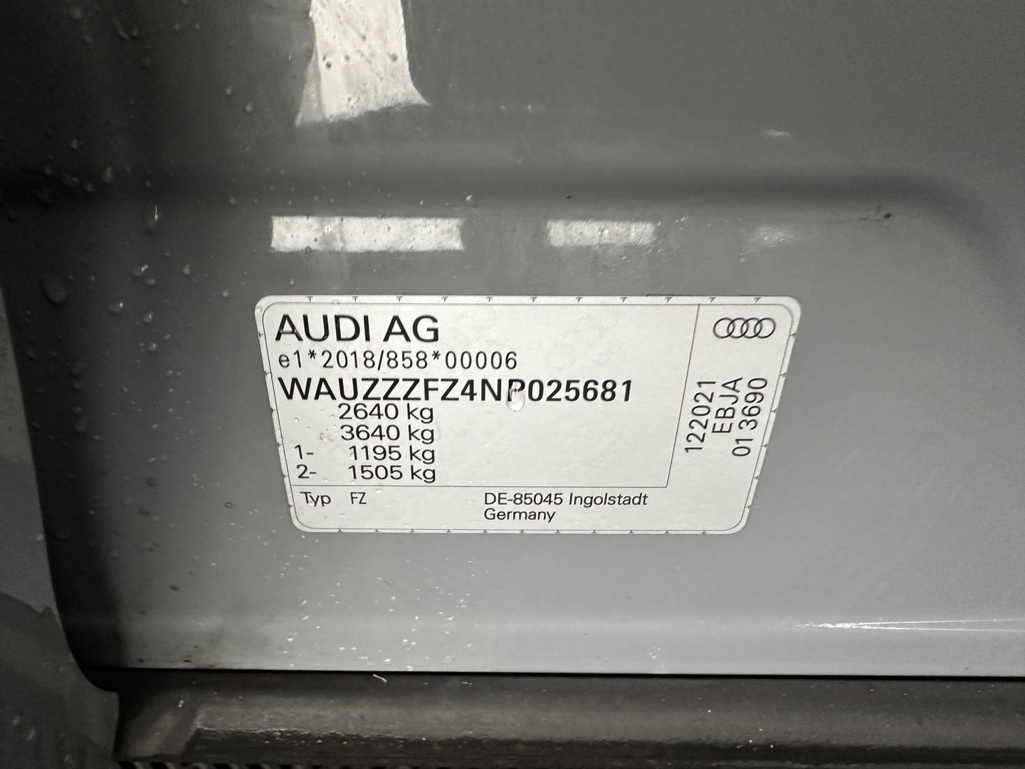 Audi Q4 e-tron 40 S-edition 77 kWh [ 3-Fase-11kW ] {SOH-89%} (INCL-BTW) *HEATPUMP | LEATHER-FABRIC | MATRIX-LED | ADAPTIVE-CRUISE | HEATED-SPORTSEATS | AMBIENTLIGHT | DIGI-COCKPIT | CAMERA | KEYLESS | DAB+ | NAVI-FULLMAP | TOWBAR | PRIVACYGLASS | 20"AL