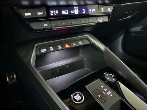 Audi A3 Limousine 35 TFSI S-Line Black Edition CarPlay Camera