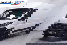 Fiat Ducato - 2.2 MultiJet 140 pk L3H2 Black&White Edition Airco Cruise Control, 18" LMV Zwart, Sidebars, Zonneklep, 3-Zits Nieuw