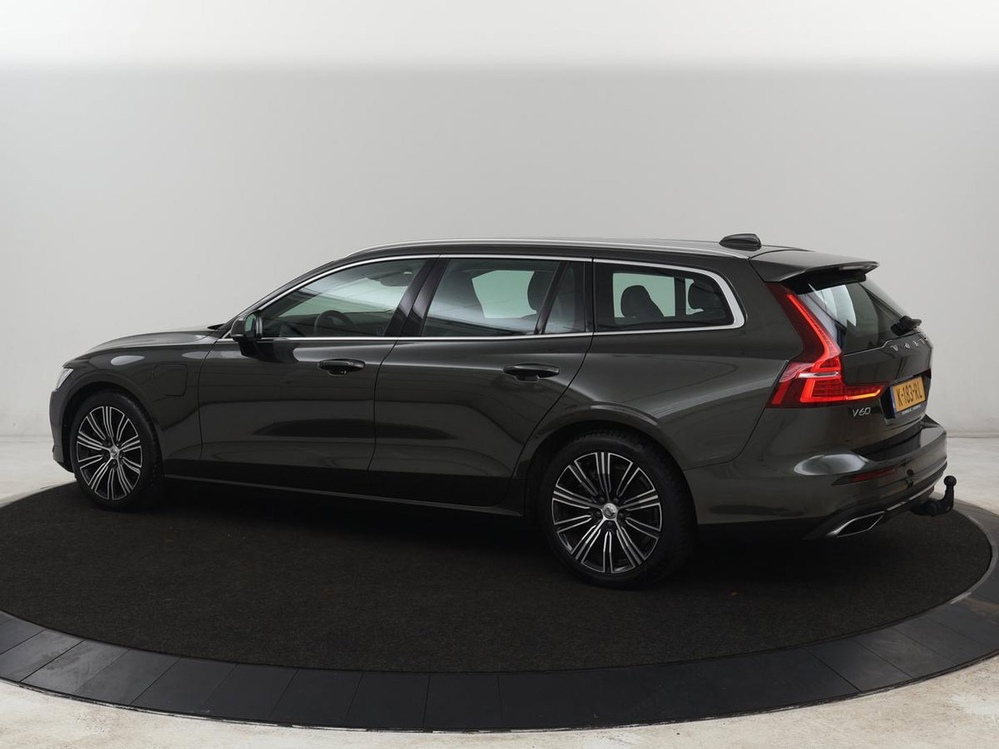 Volvo V60 2.0 T6 Recharge AWD Business Pro | Trekhaak | 360 Camera | Adaptive Cruise | Navigatie | Carplay | Full LED | PHEV | Plug In