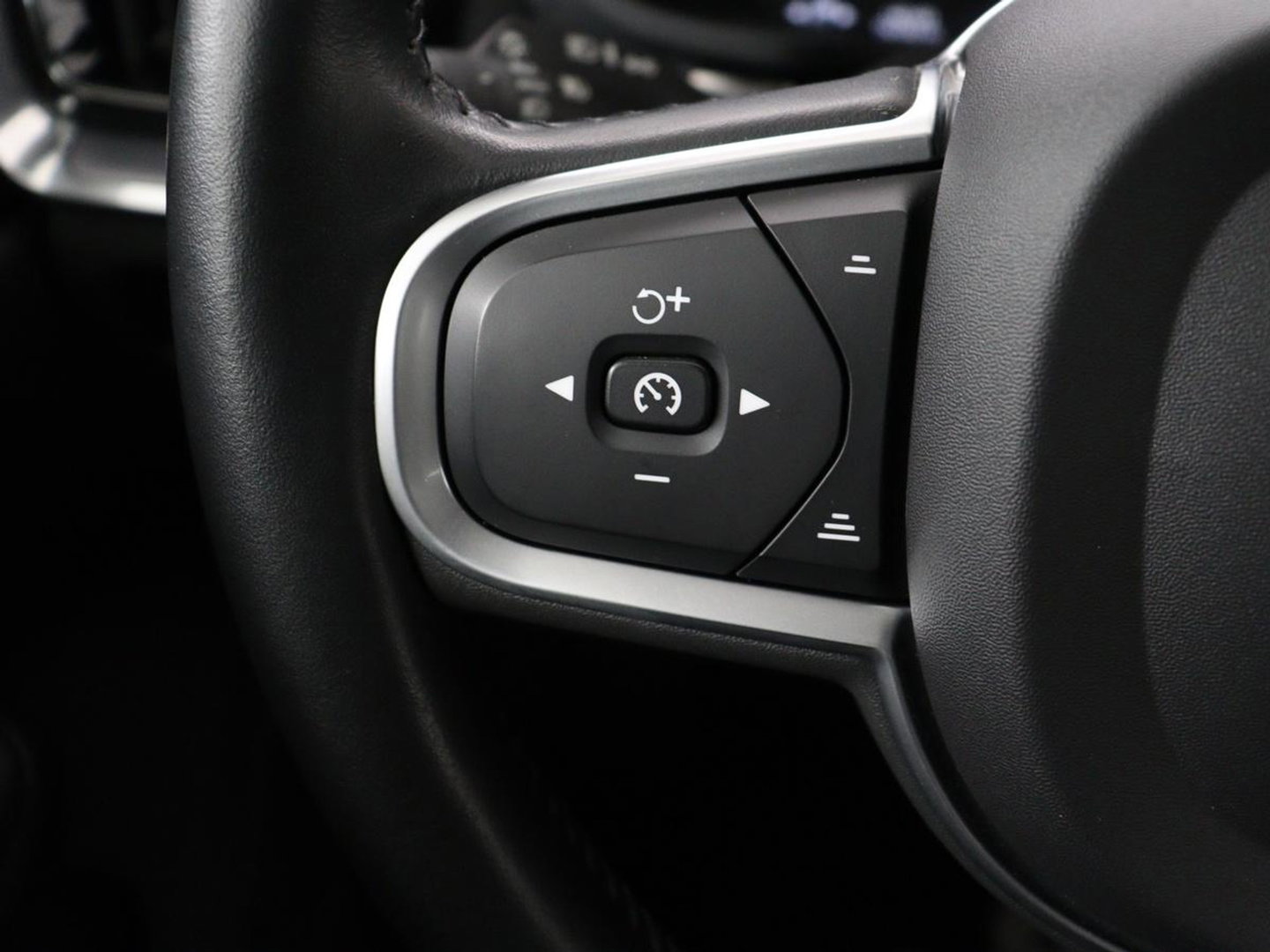 Volvo V60 2.0 T6 Recharge AWD Business Pro | Trekhaak | 360 Camera | Adaptive Cruise | Navigatie | Carplay | Full LED | PHEV | Plug In