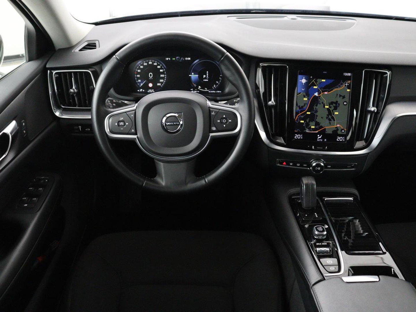Volvo V60 2.0 T6 Recharge AWD Business Pro | Trekhaak | 360 Camera | Adaptive Cruise | Navigatie | Carplay | Full LED | PHEV | Plug In