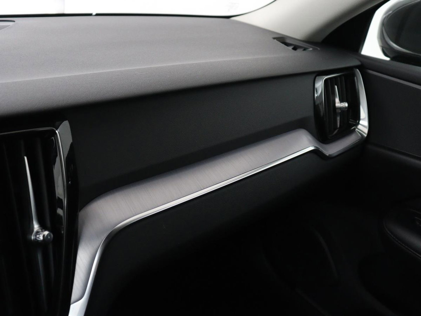 Volvo V60 2.0 T6 Recharge AWD Business Pro | Trekhaak | 360 Camera | Adaptive Cruise | Navigatie | Carplay | Full LED | PHEV | Plug In