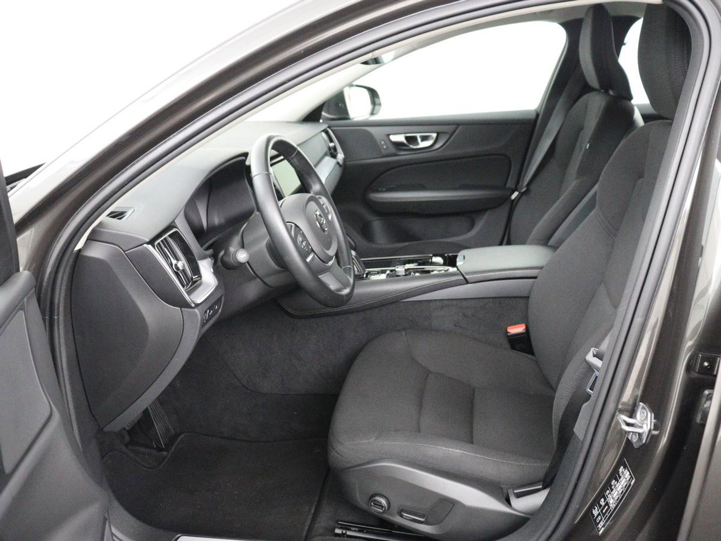 Volvo V60 2.0 T6 Recharge AWD Business Pro | Trekhaak | 360 Camera | Adaptive Cruise | Navigatie | Carplay | Full LED | PHEV | Plug In