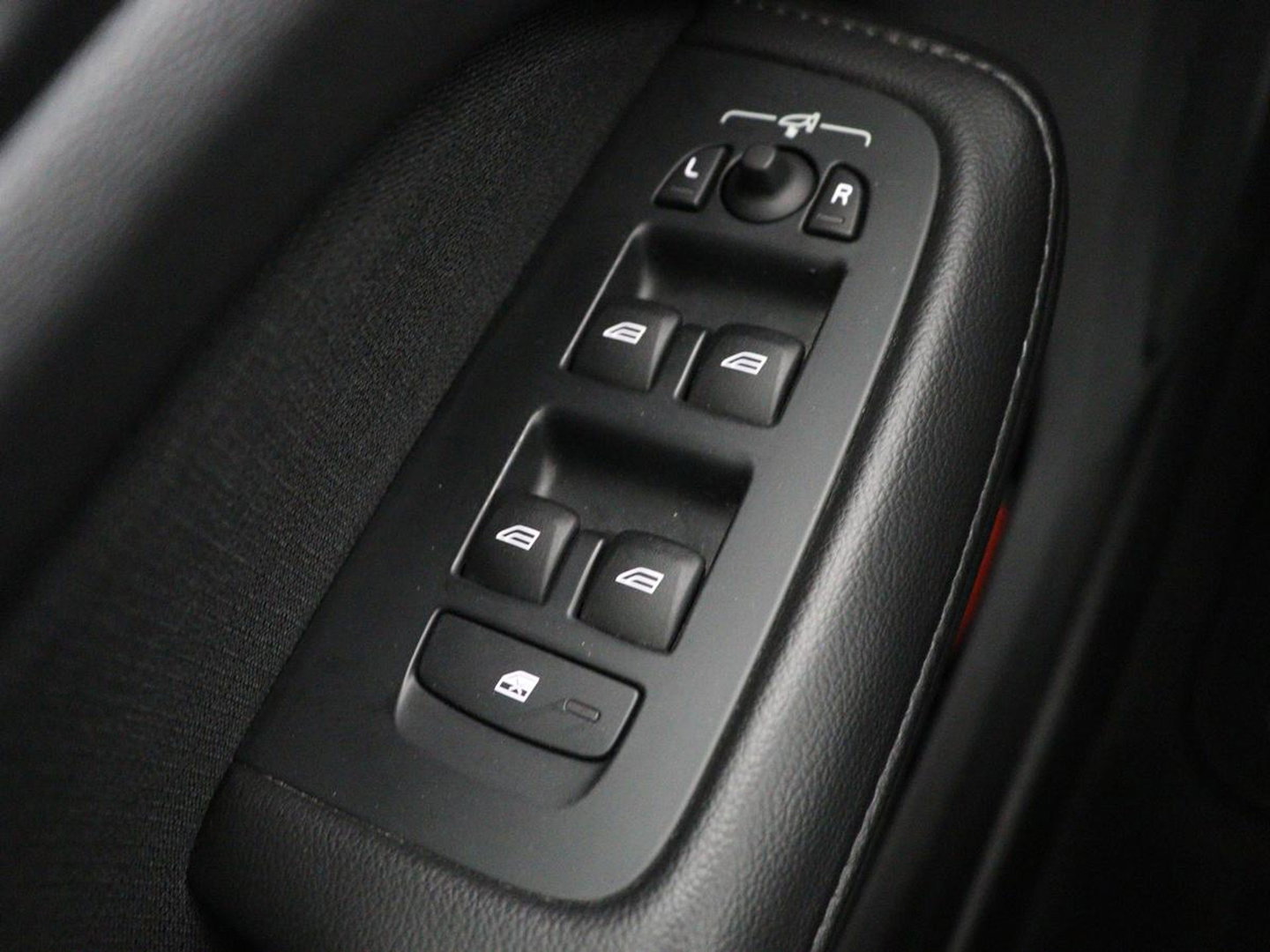 Volvo V60 2.0 T6 Recharge AWD Business Pro | Trekhaak | 360 Camera | Adaptive Cruise | Navigatie | Carplay | Full LED | PHEV | Plug In