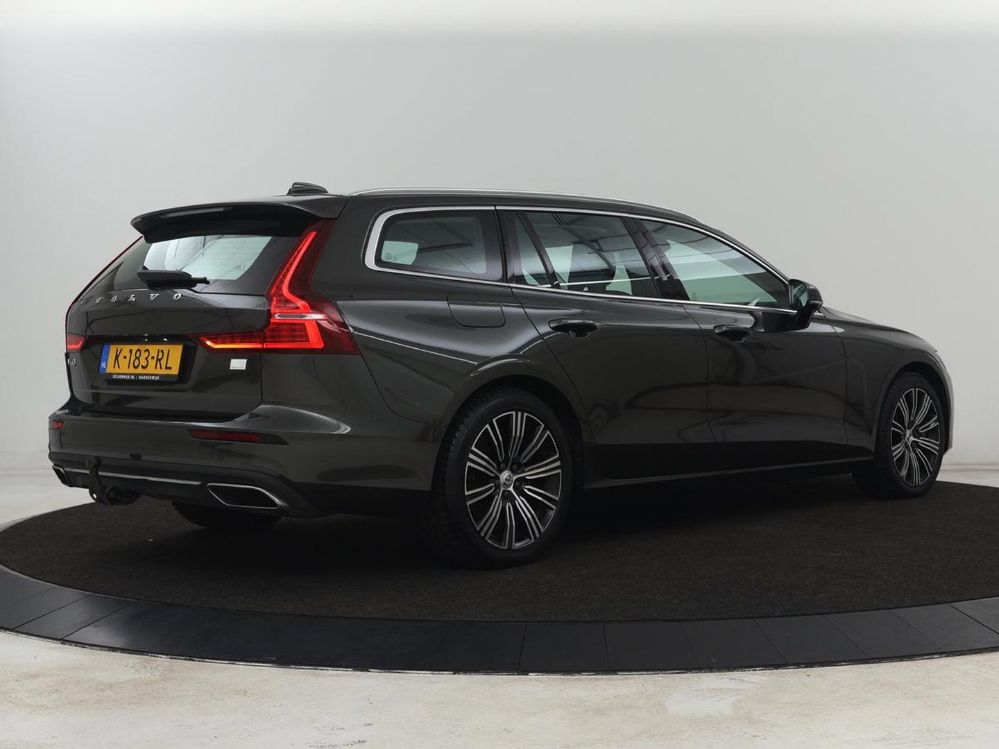 Volvo V60 2.0 T6 Recharge AWD Business Pro | Trekhaak | 360 Camera | Adaptive Cruise | Navigatie | Carplay | Full LED | PHEV | Plug In