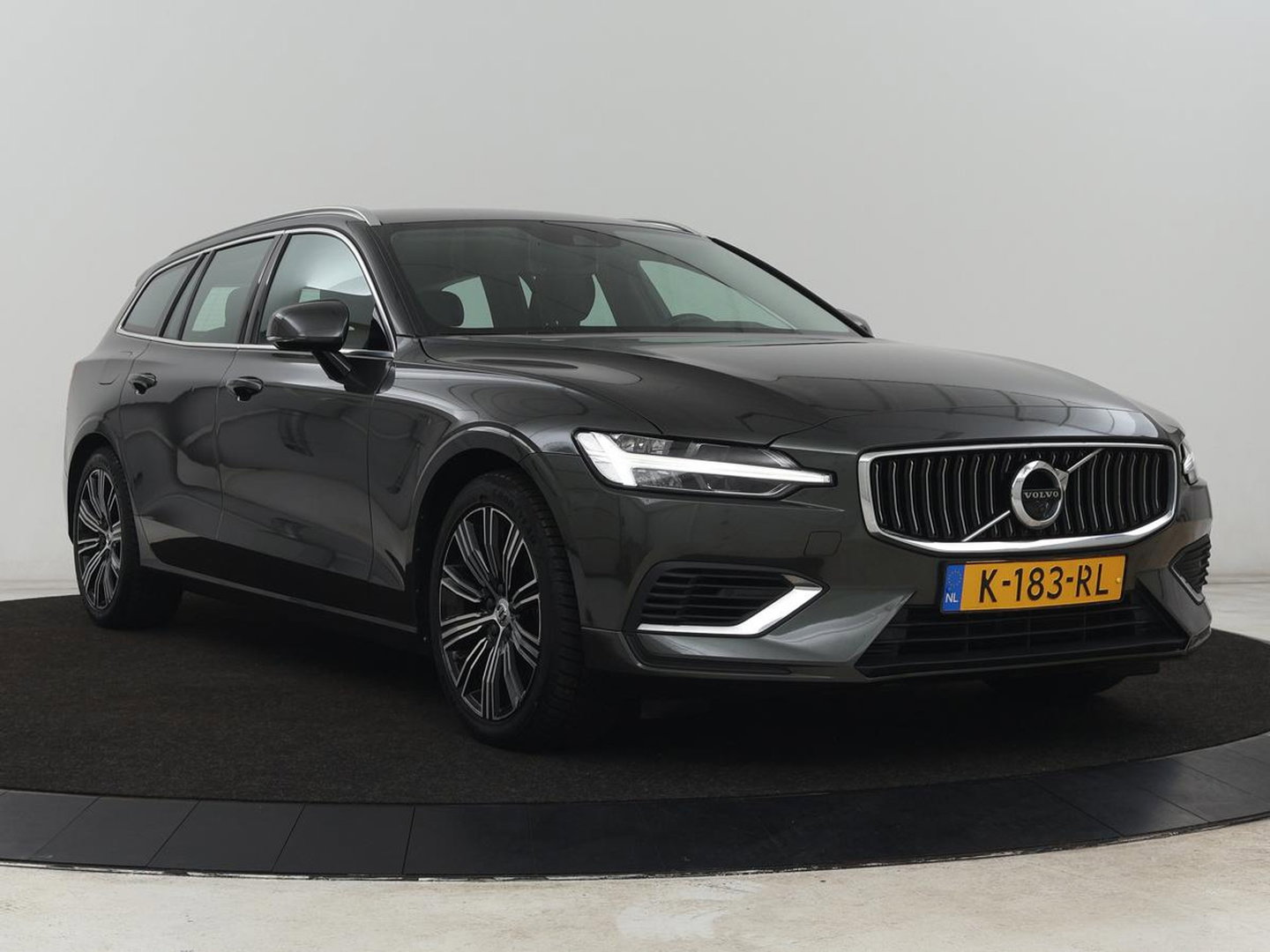Volvo V60 2.0 T6 Recharge AWD Business Pro | Trekhaak | 360 Camera | Adaptive Cruise | Navigatie | Carplay | Full LED | PHEV | Plug In