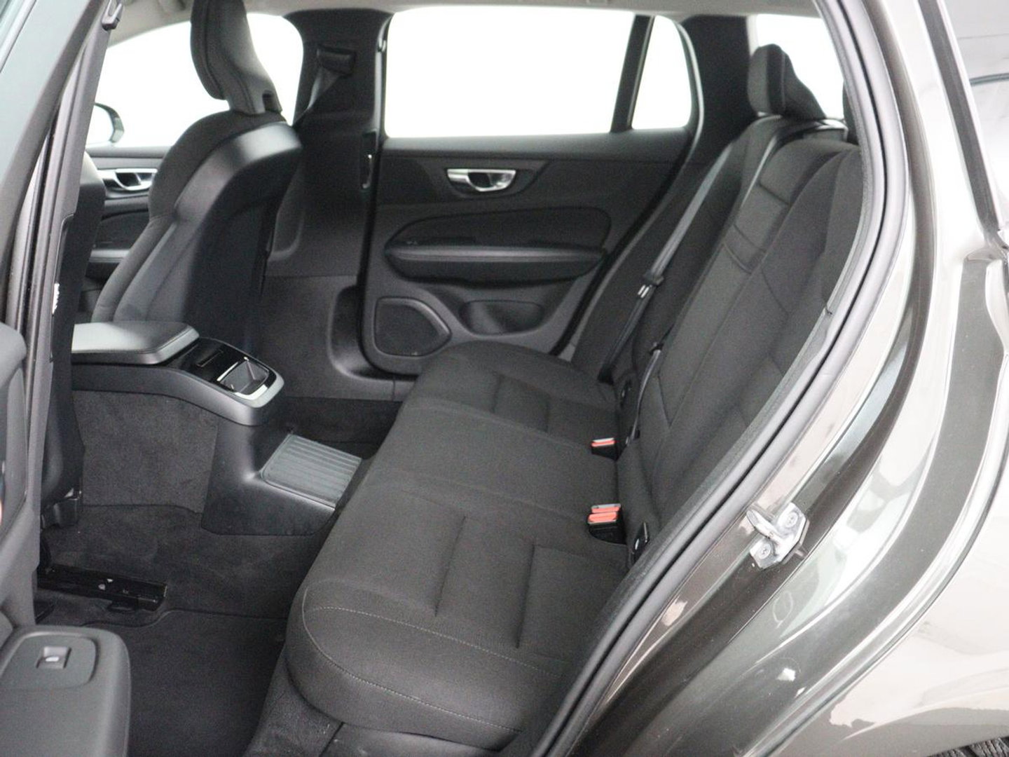 Volvo V60 2.0 T6 Recharge AWD Business Pro | Trekhaak | 360 Camera | Adaptive Cruise | Navigatie | Carplay | Full LED | PHEV | Plug In