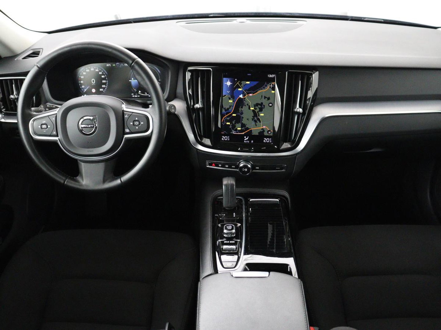 Volvo V60 2.0 T6 Recharge AWD Business Pro | Trekhaak | 360 Camera | Adaptive Cruise | Navigatie | Carplay | Full LED | PHEV | Plug In