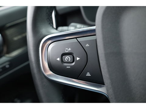 Volvo XC40 1.5 T5 Plug-in hybrid Plus Dark Facelift | Trekhaak elek. | 20 inch | elek. Sportstoelen | H&K Audio |