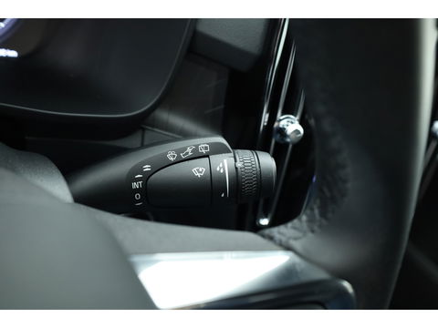 Volvo XC40 1.5 T5 Plug-in hybrid Plus Dark Facelift | Trekhaak elek. | 20 inch | elek. Sportstoelen | H&K Audio |