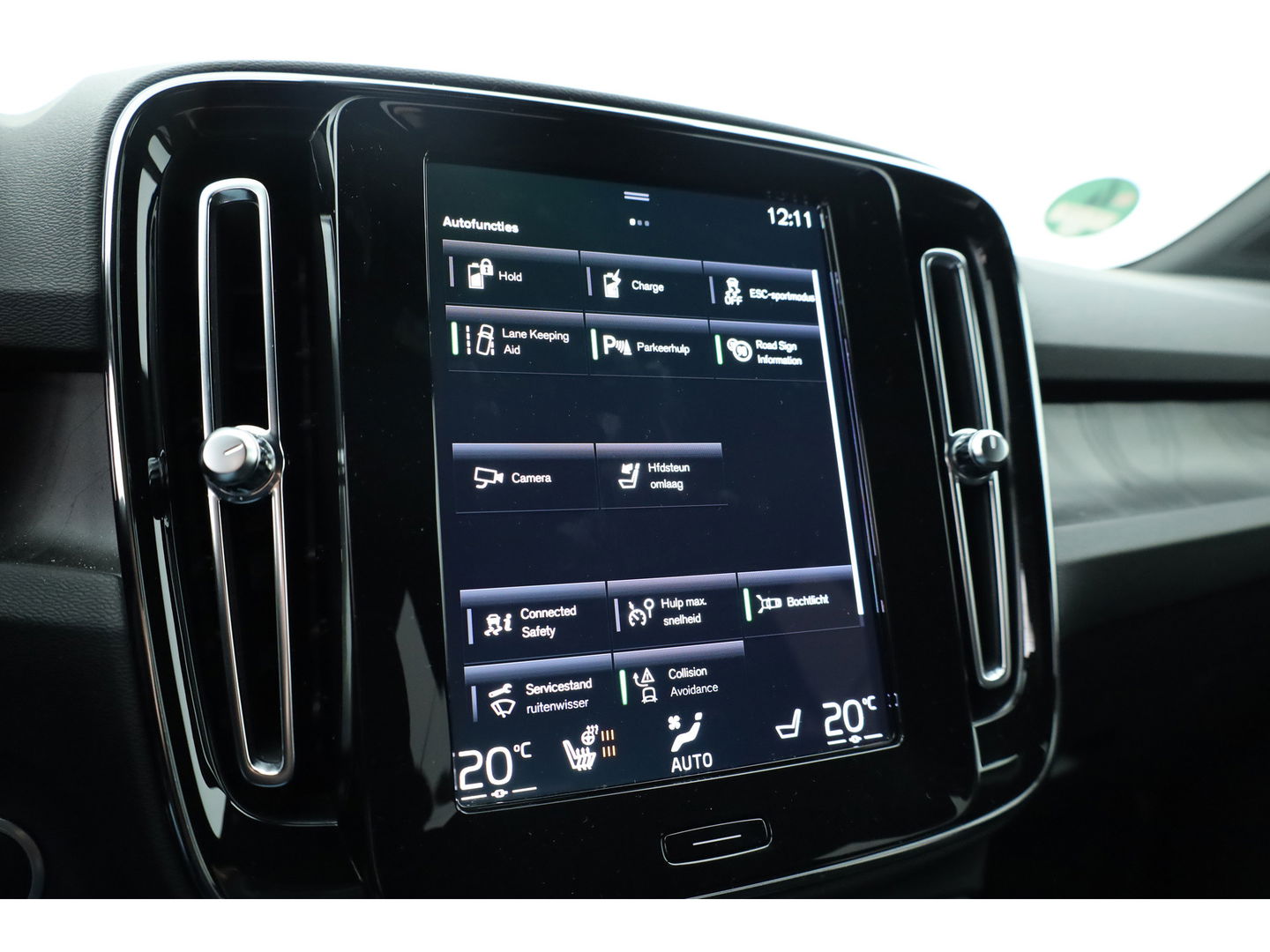 Volvo XC40 1.5 T5 Plug-in hybrid Plus Dark Facelift | Trekhaak elek. | 20 inch | elek. Sportstoelen | H&K Audio |