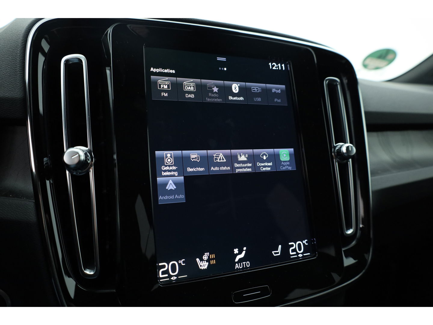 Volvo XC40 1.5 T5 Plug-in hybrid Plus Dark Facelift | Trekhaak elek. | 20 inch | elek. Sportstoelen | H&K Audio |