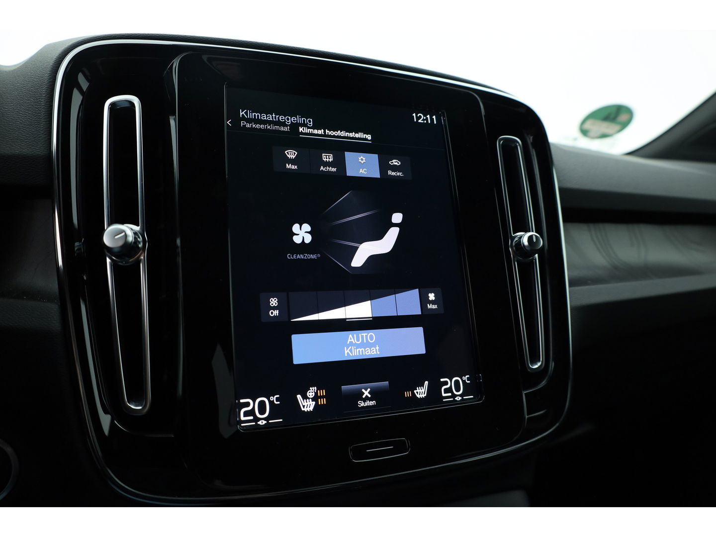 Volvo XC40 1.5 T5 Plug-in hybrid Plus Dark Facelift | Trekhaak elek. | 20 inch | elek. Sportstoelen | H&K Audio |