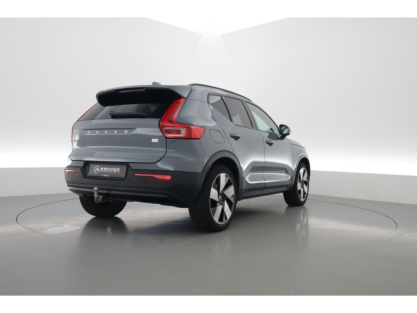 Volvo XC40 1.5 T5 Plug-in hybrid Plus Dark Facelift | Trekhaak elek. | 20 inch | elek. Sportstoelen | H&K Audio |
