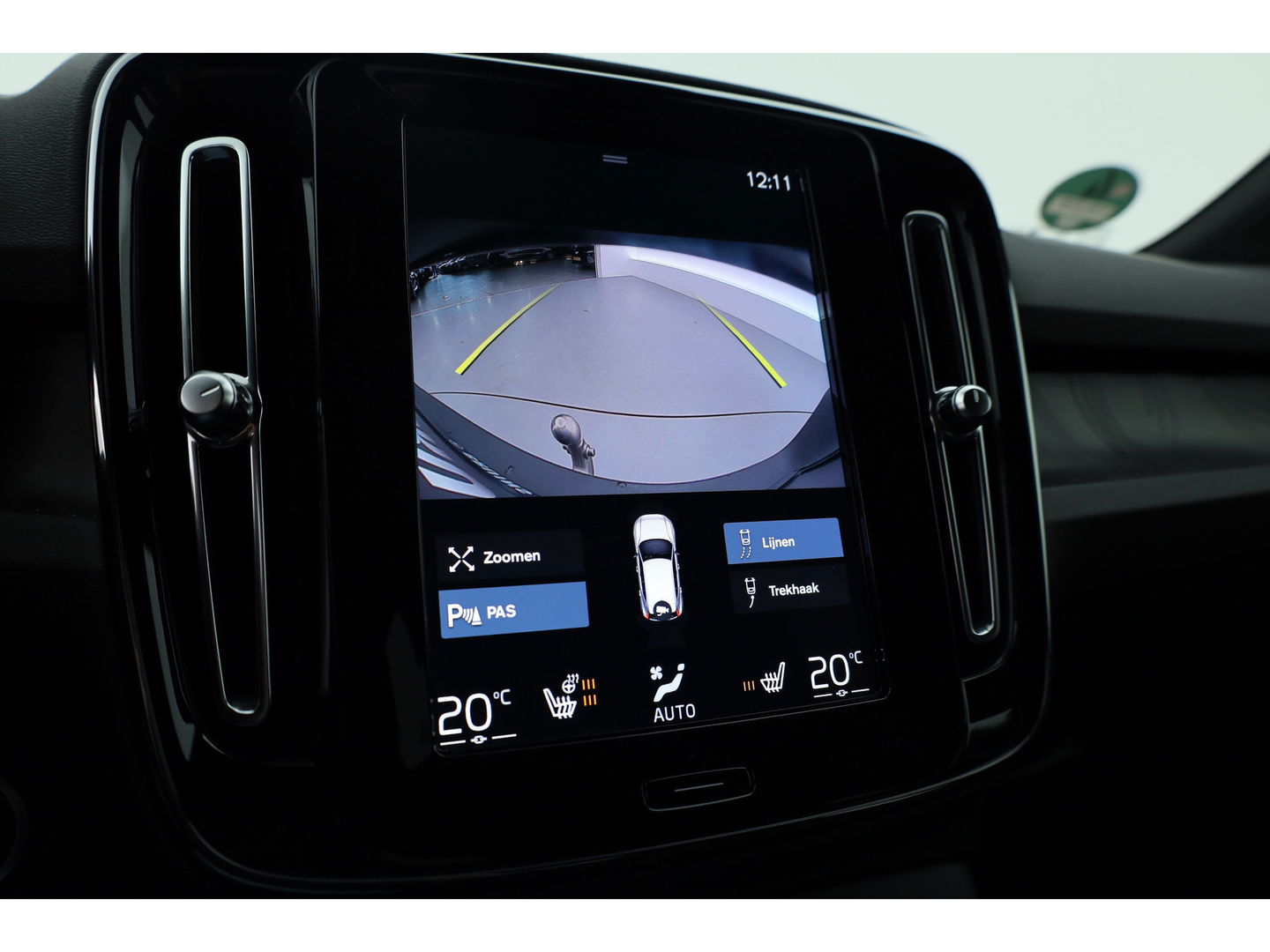 Volvo XC40 1.5 T5 Plug-in hybrid Plus Dark Facelift | Trekhaak elek. | 20 inch | elek. Sportstoelen | H&K Audio |