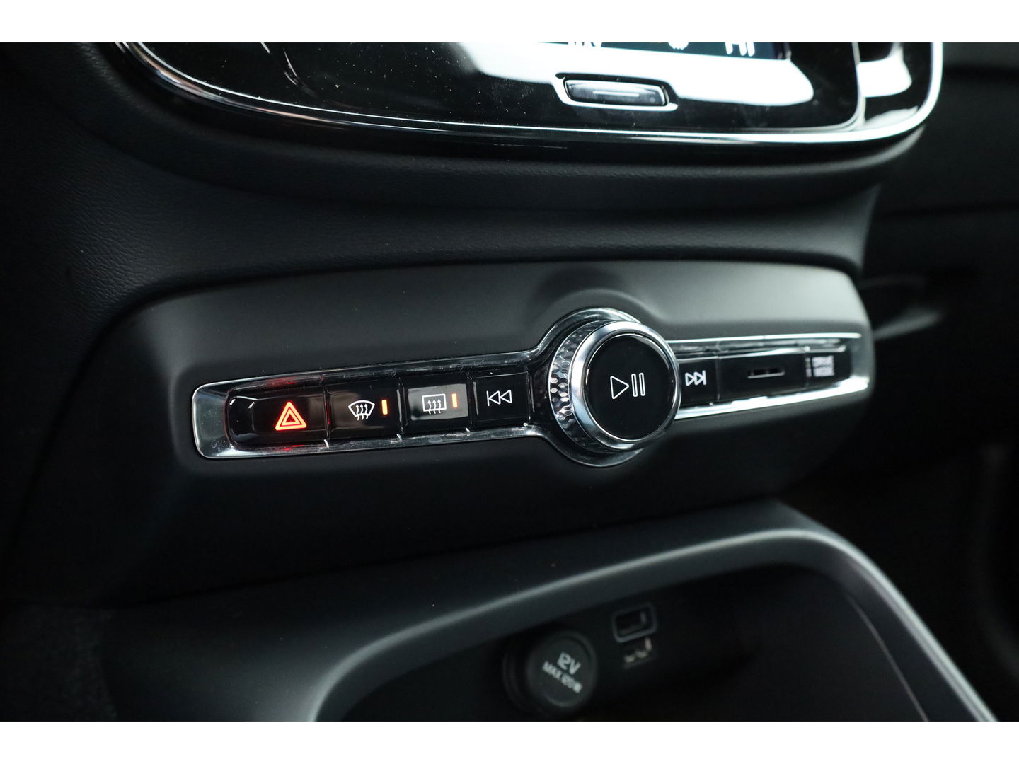 Volvo XC40 1.5 T5 Plug-in hybrid Plus Dark Facelift | Trekhaak elek. | 20 inch | elek. Sportstoelen | H&K Audio |