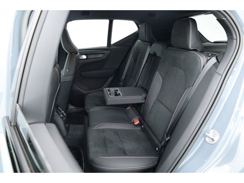 Volvo XC40 1.5 T5 Plug-in hybrid Plus Dark Facelift | Trekhaak elek. | 20 inch | elek. Sportstoelen | H&K Audio |