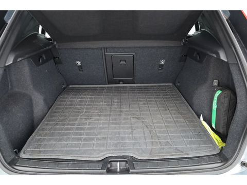 Volvo XC40 1.5 T5 Plug-in hybrid Plus Dark Facelift | Trekhaak elek. | 20 inch | elek. Sportstoelen | H&K Audio |