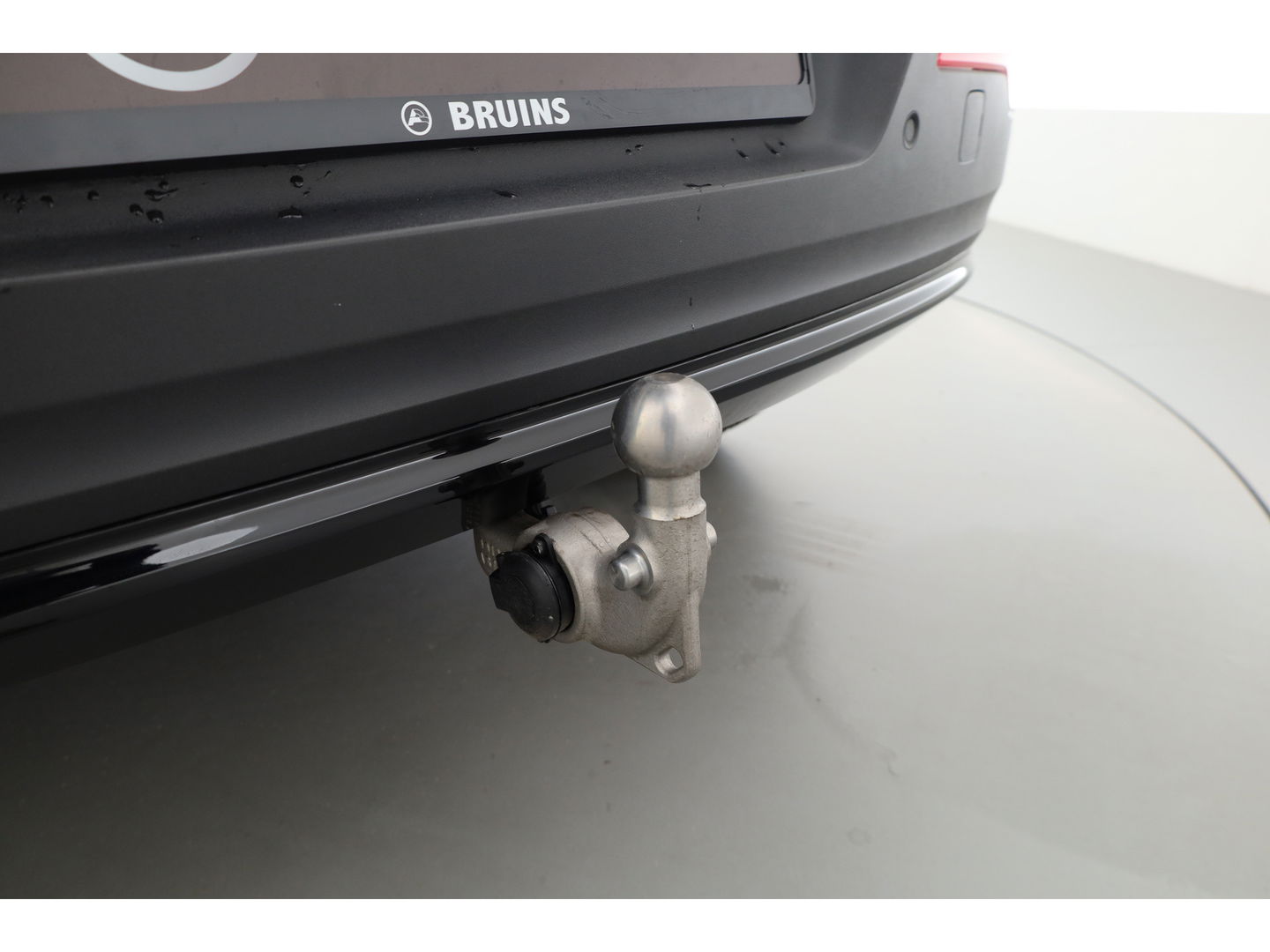 Volvo XC40 1.5 T5 Plug-in hybrid Plus Dark Facelift | Trekhaak elek. | 20 inch | elek. Sportstoelen | H&K Audio |